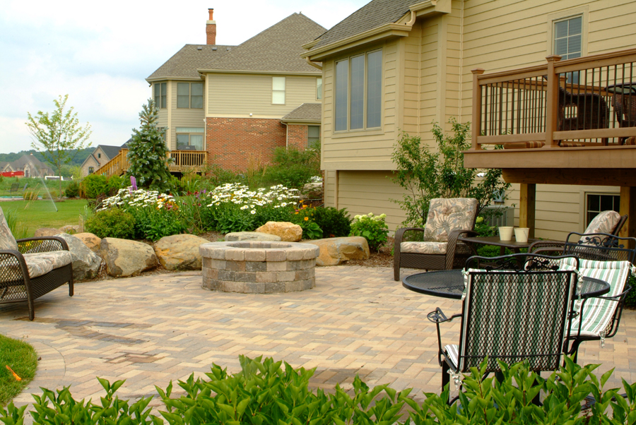 Landscape Contractors in St. Charles
